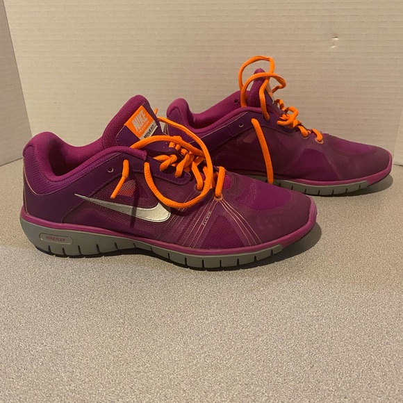 2011 Nike Training Move Fit US Running Shoes Womens Size 8
Purple/Orange 469770